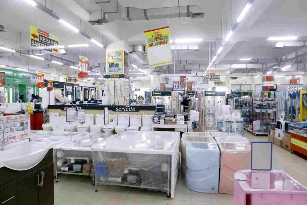 Suasana Divisi SANITARY di Qhomemart