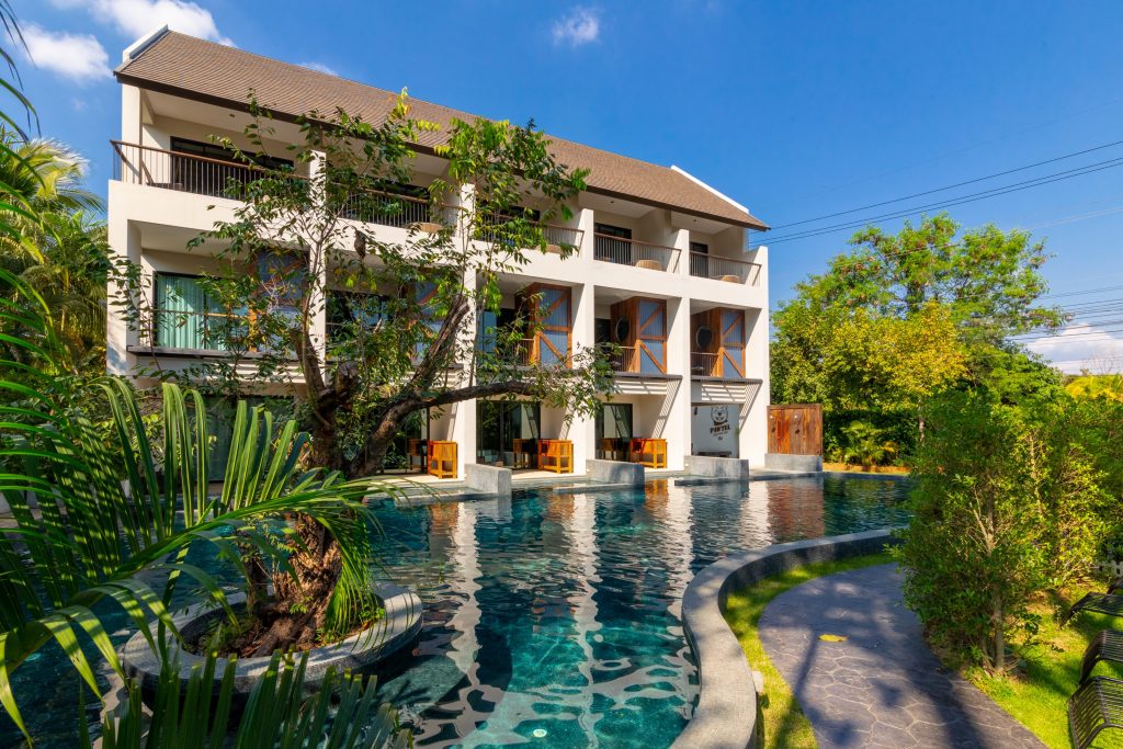 rumah kos dengan kolam renang